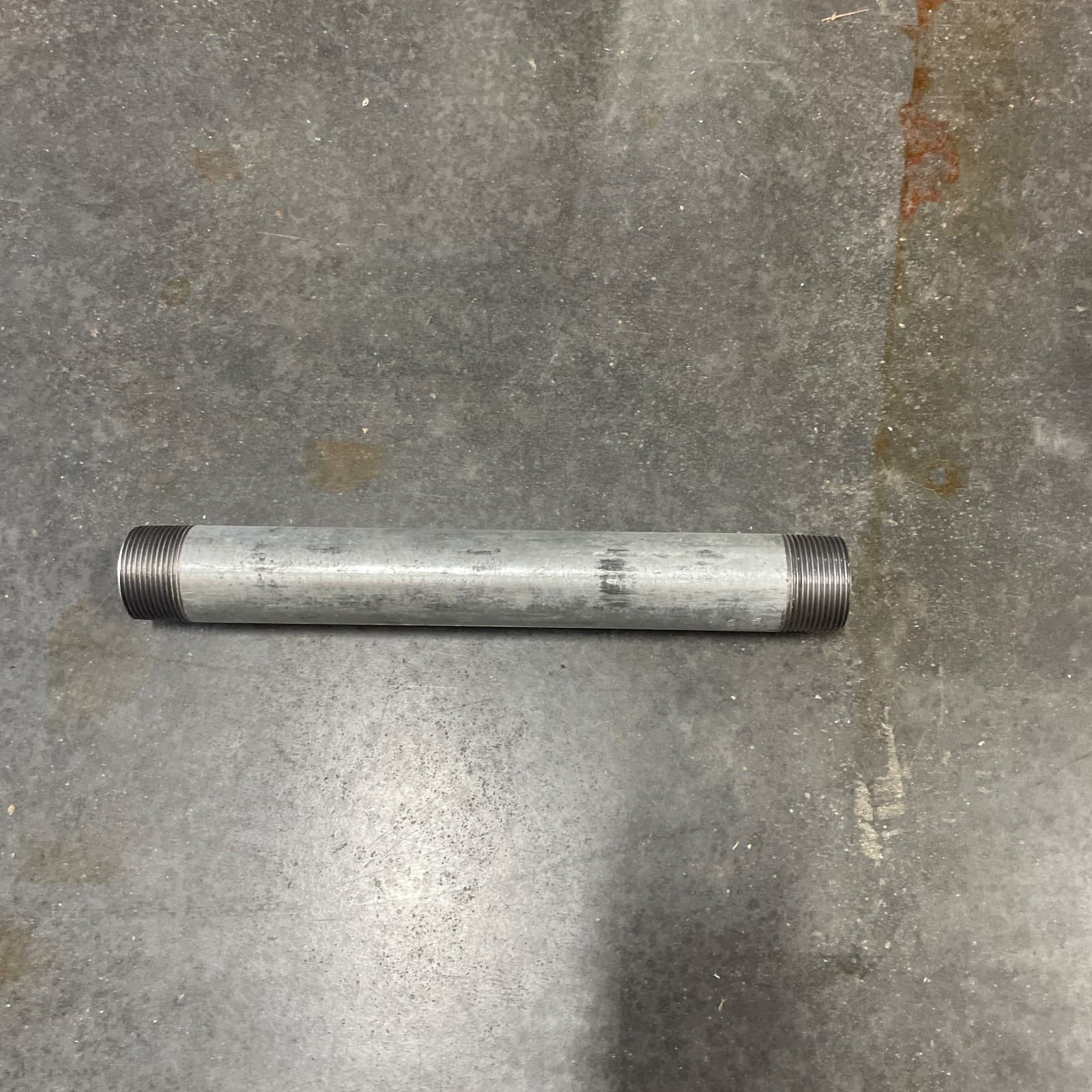 Global 1-1/4 x 12 in. Schedule 40 Galvanized Steel Welded Nipple MPN MN-ZNG0612 — image 1