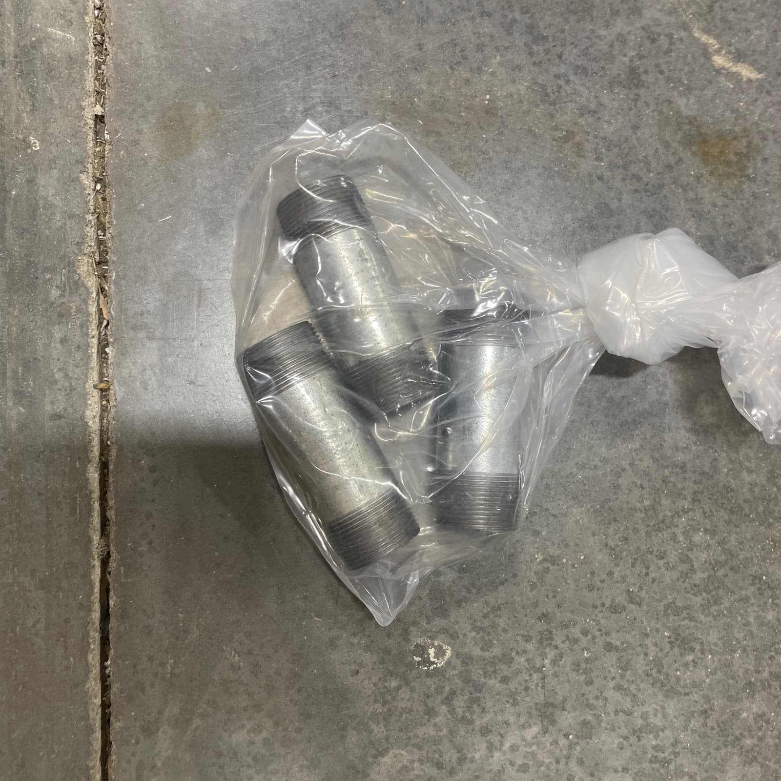 Global 1-1/4 x 4-1/2 in. Galvanized Steel Welded Nipple MPN MN-ZNG06412 — image 1