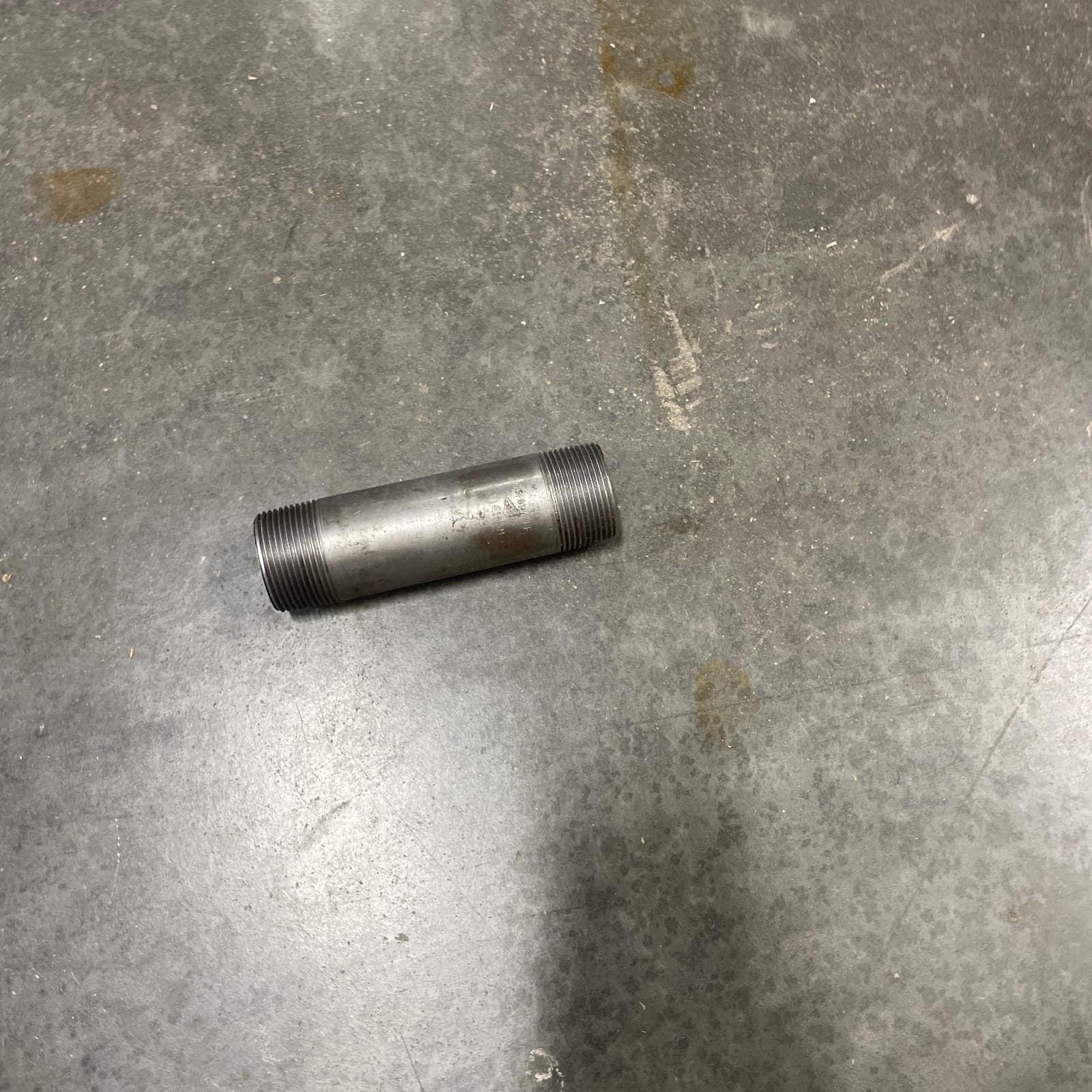 Global 1-1/4 x 5-1/2 in. Galvanized Steel Welded Nipple MPN MN-ZNG06512 — image 1