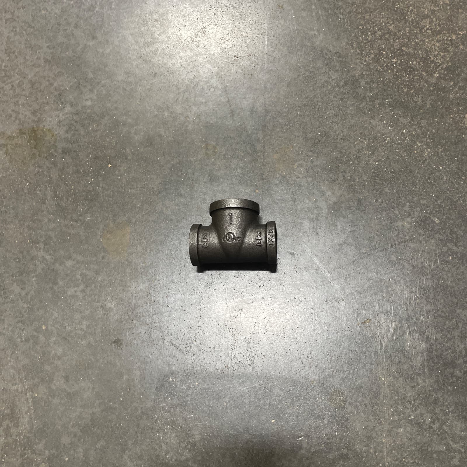 PROFLO 3/4 x 3/4 x 1 in. FPT 150# Black Malleable Iron Reducing Tee MPN MN-ZMBTR040405 — image 1